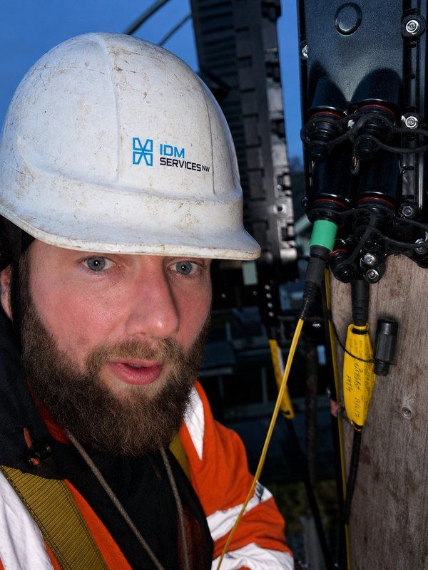 IDM Services NW engineer working on a fibre connection